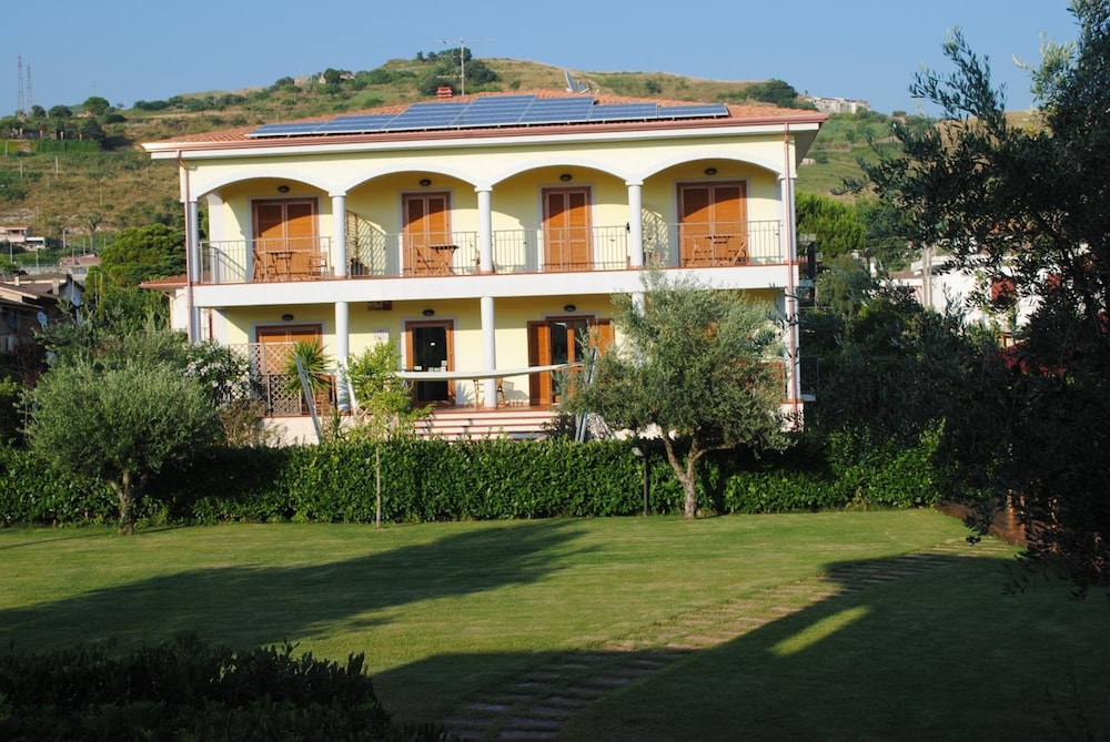 Larus Hotel 4/44