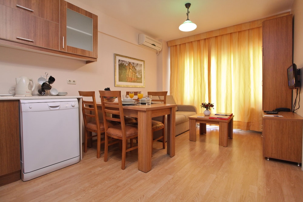 Three Apples Suites 6/39