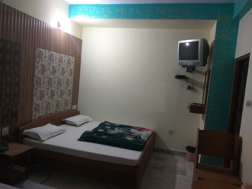 Hotel Ganga Kripa 12/37
