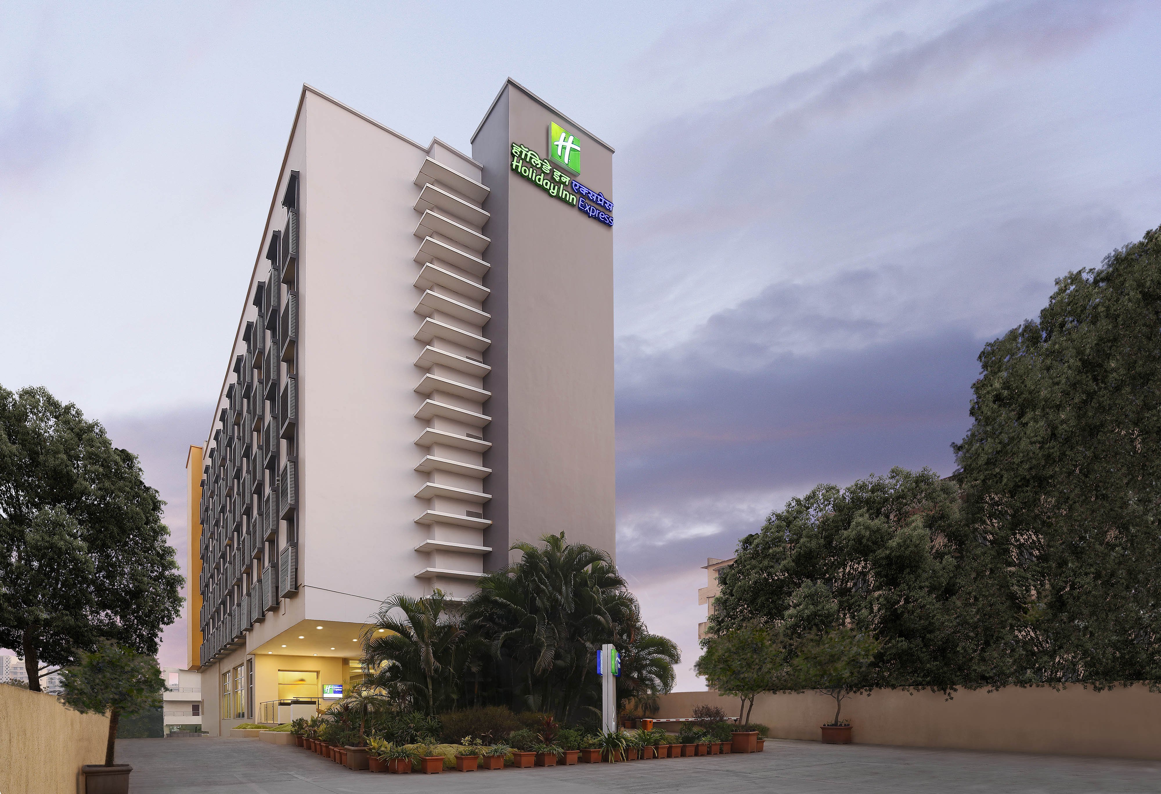 Holiday Inn Express Pune Hinjewadi 1/42