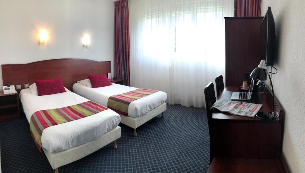 HOTEL FONTAINE 10/22