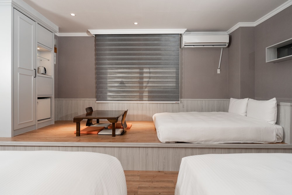 RENOVATED, FAMILY, MULTIPLE BEDS
