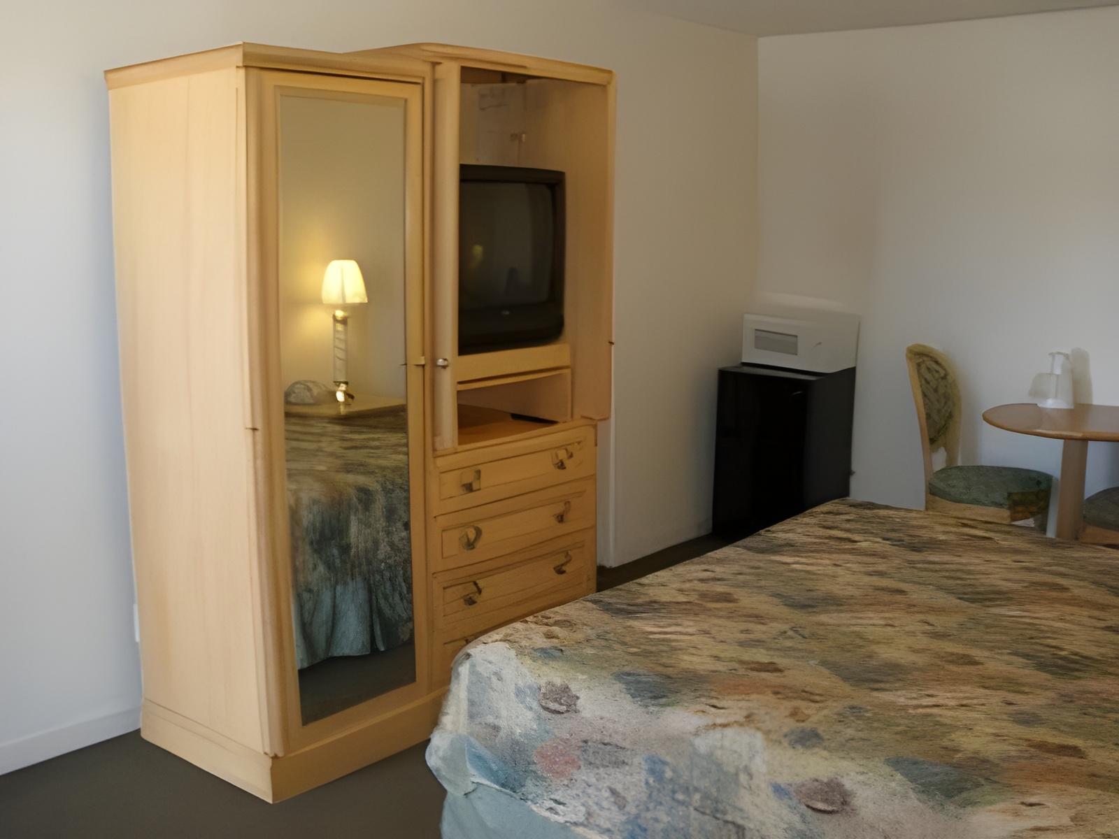 Kings Inn Motel 12/18
