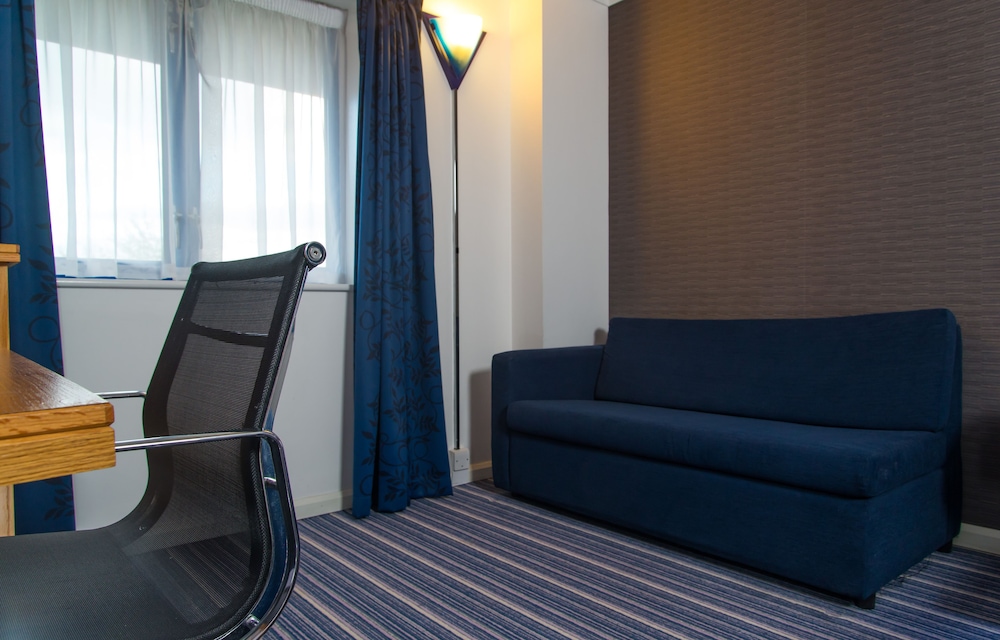 HOLIDAY INN EXPRESS BIRMINGHAM NEC 29/73