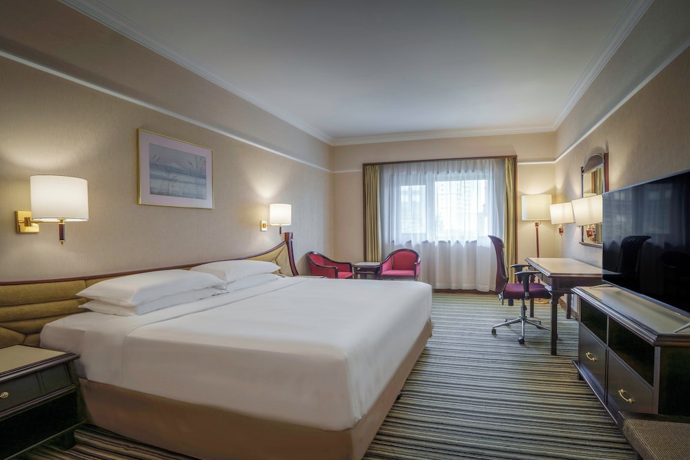 Standard, King Bed, Club Lounge Access, Metropark Lido Hotel 7/10