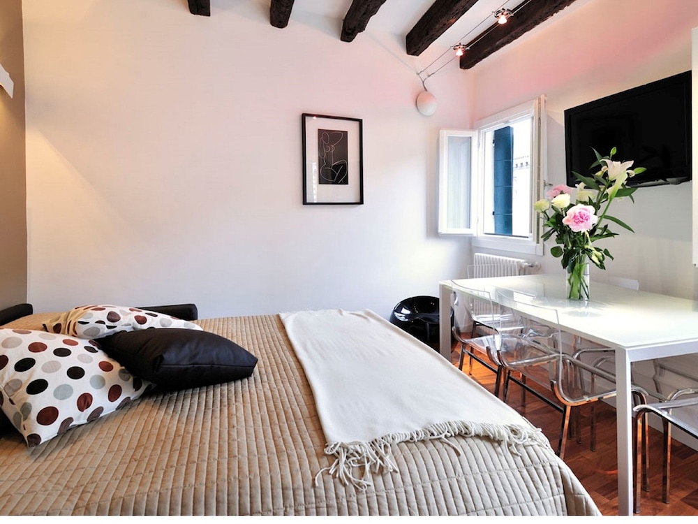 2 BEDROOMS, APARTMENT