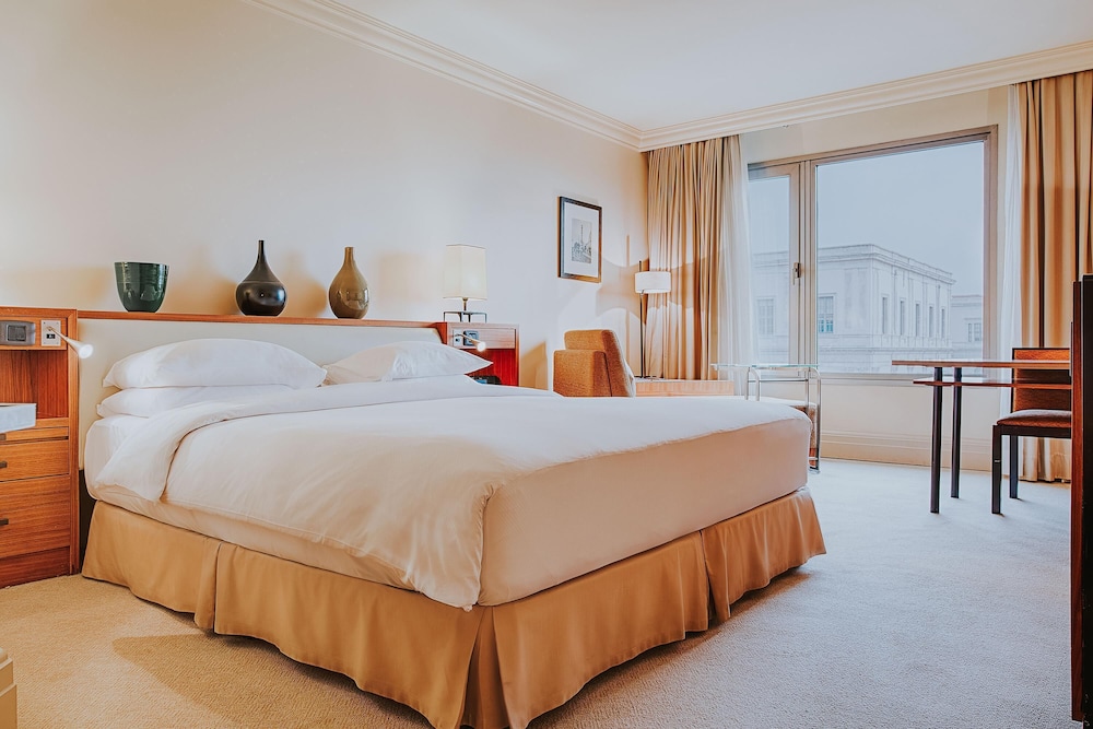 ROOM, KING BED