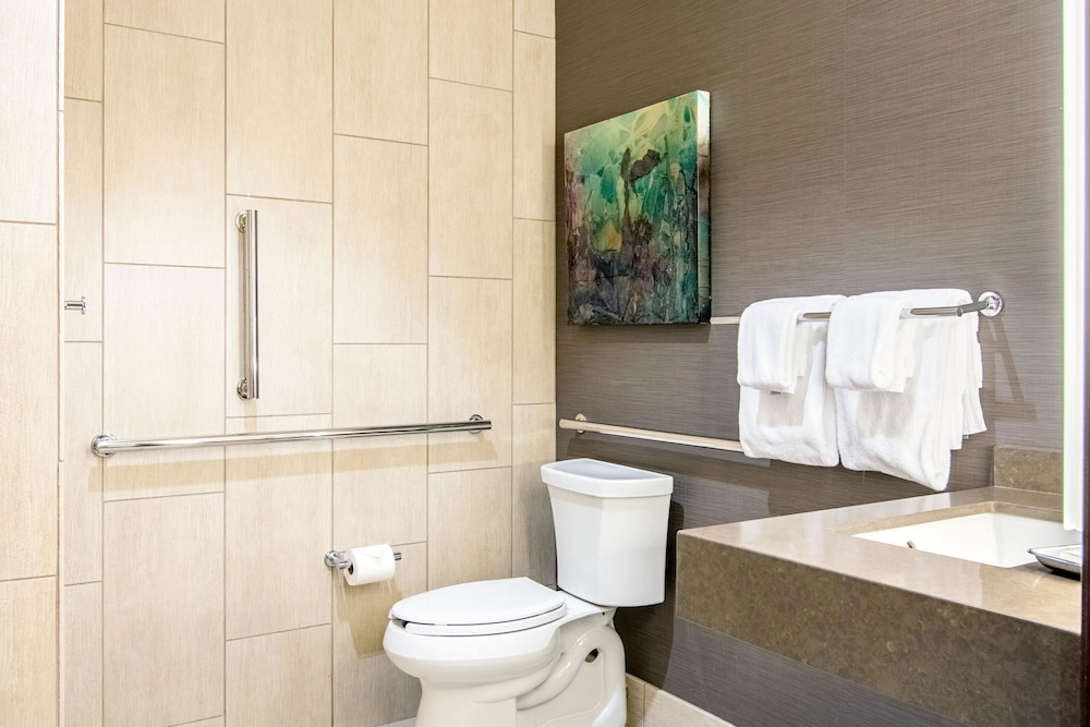 Oasis Hotel & Conv. Center, Ascend Hotel Collection 12/38