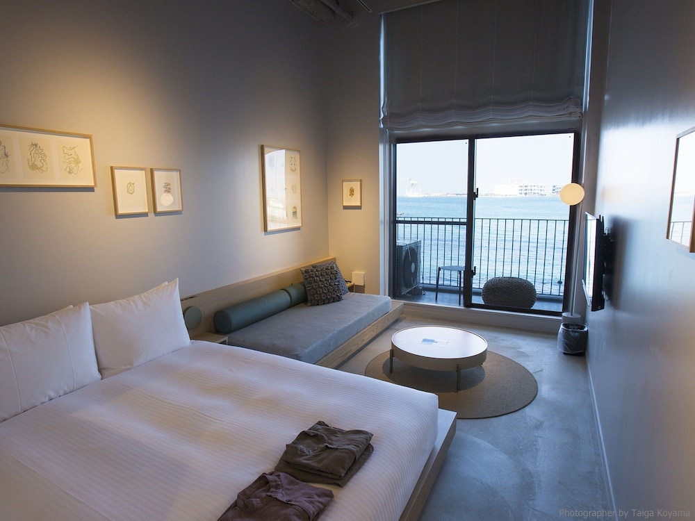 ROOM, DOUBLE BED