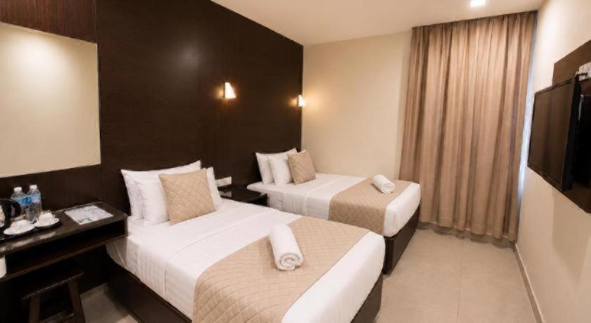 Cathay Hotel 27/50