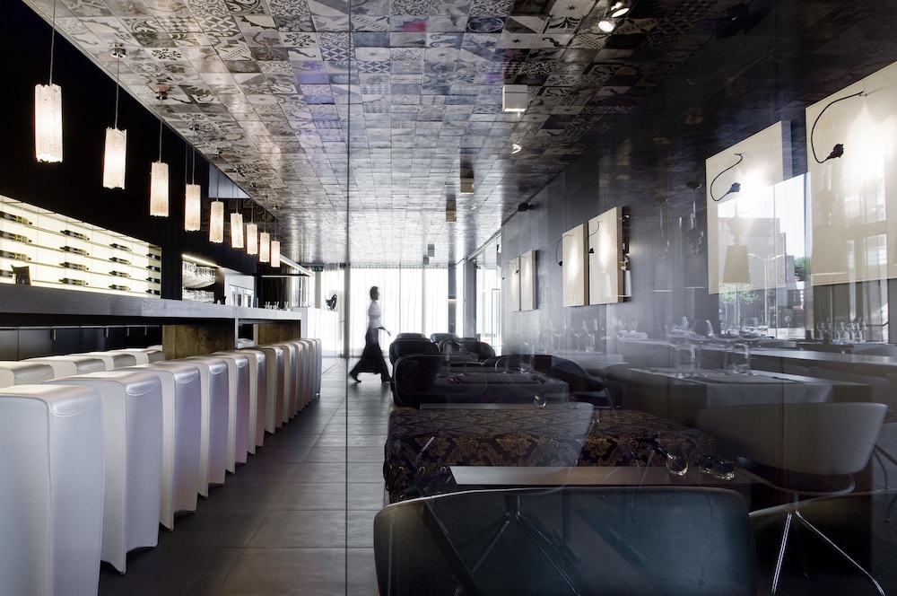 Carbon Hotel 50/61