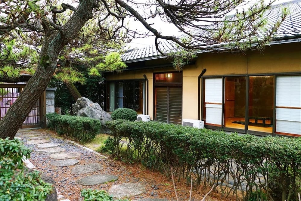 Karasawa Inn 55/63