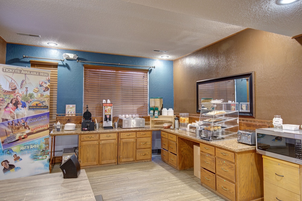 Howard Johnson by Wyndham Branson Theatre District 51/59