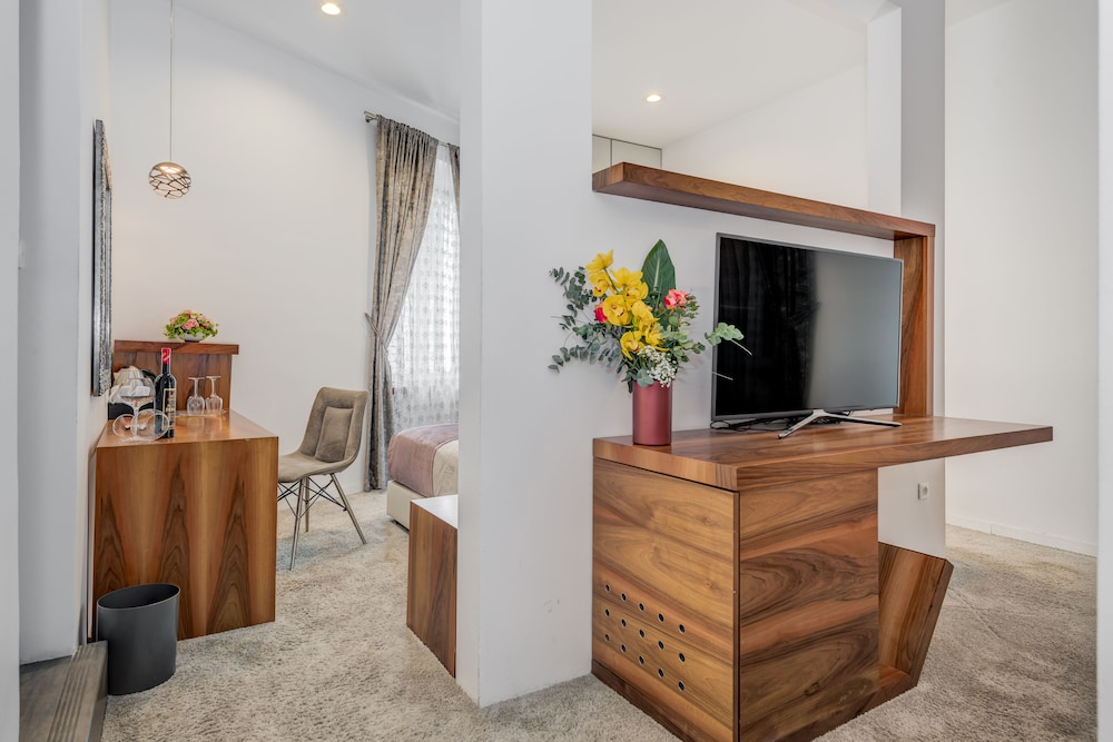 Starlight Luxury Suites 1/40
