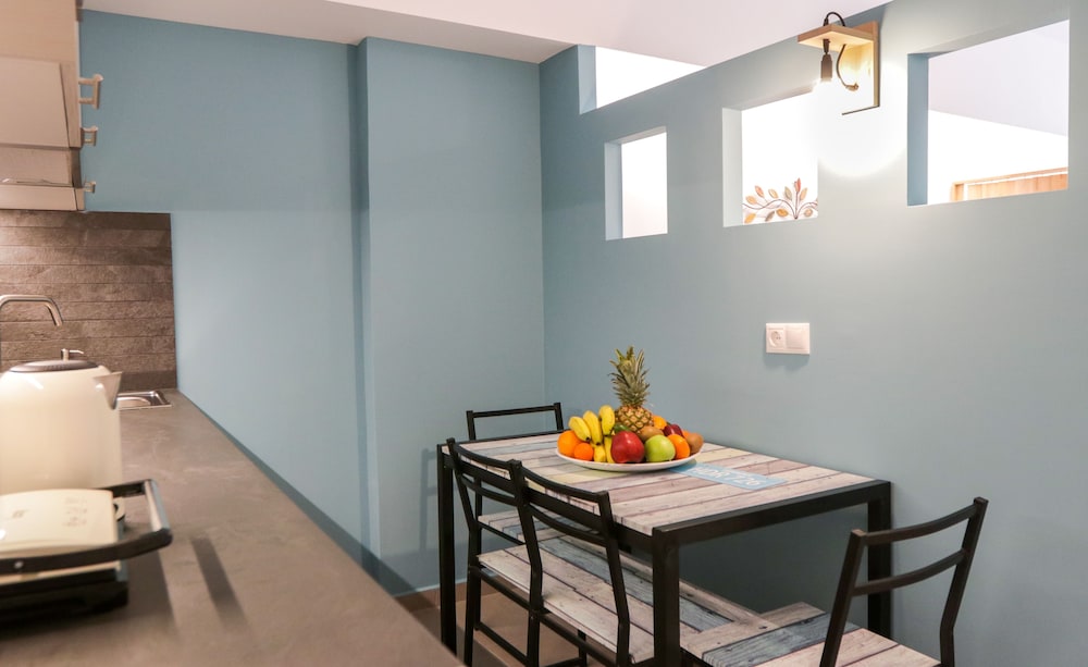 V36 Suites 14/20