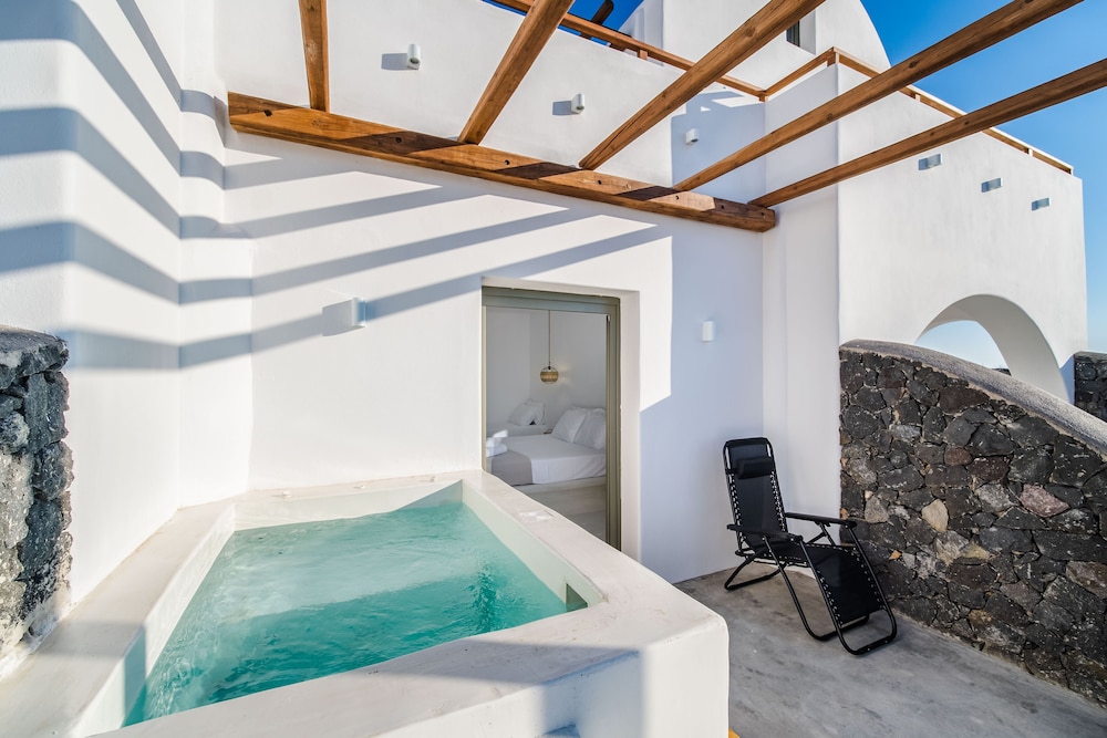 Amethyst Exclusive Suites Oia 47/72