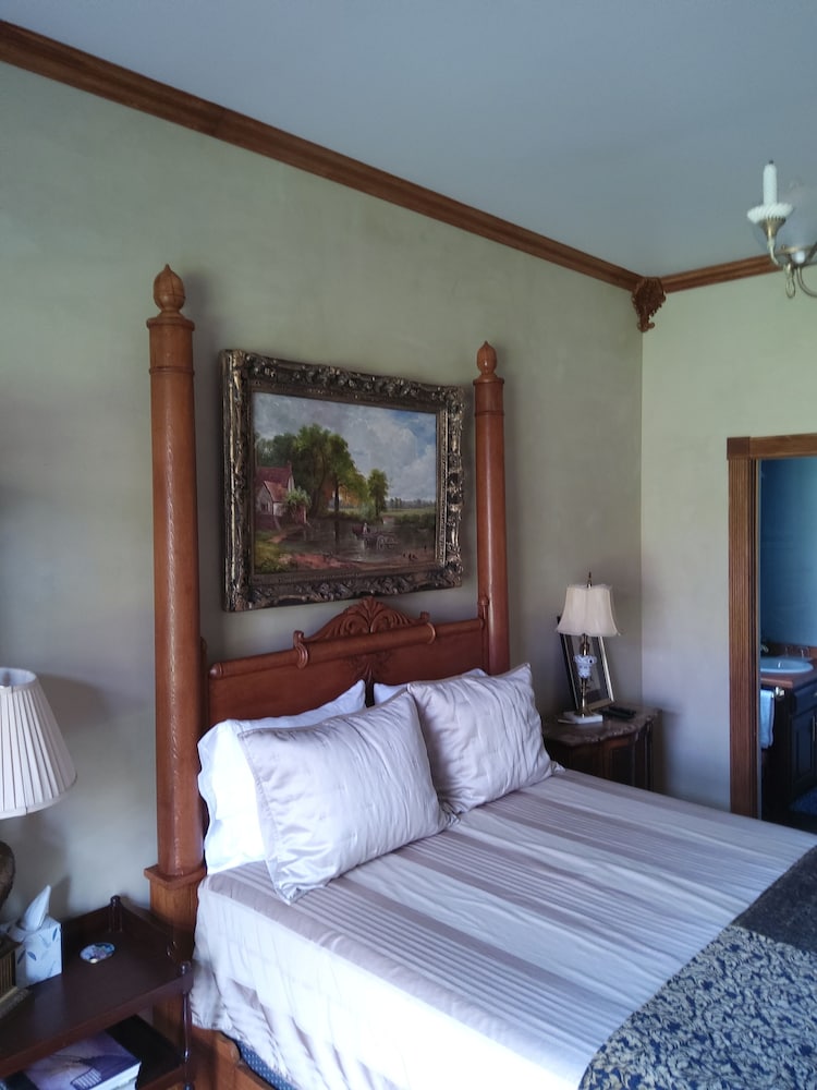 Inntiquity A Country Inn 12/50