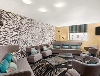 Ramada Hotel & Suites by Wyndham Coventry 20/38