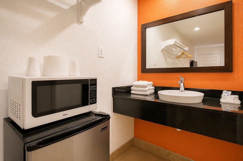Motel6 Bakersfield, CA - Airport 63/63