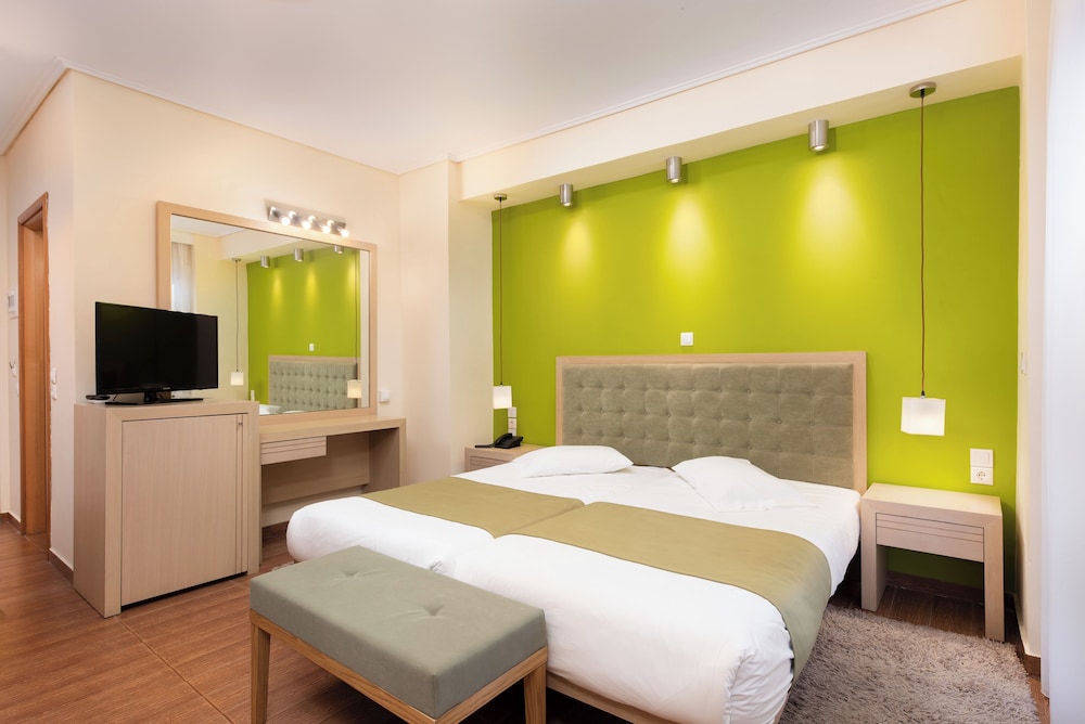Comfort, Quadruple, 1 Queen and 1 Single Bed, Sofa