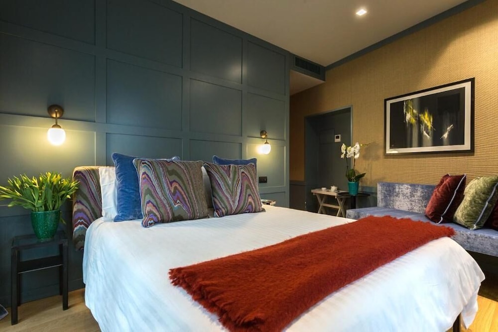 Living Suites by Brera Apartments 13/37