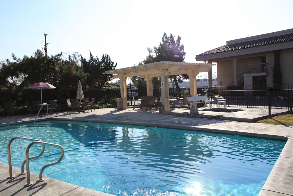 Best Western Village Inn Fresno 6/39