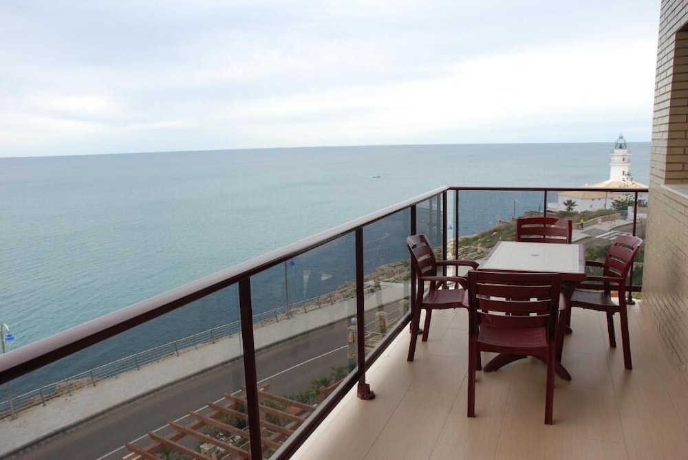 El Faro Aparthotel 3/36