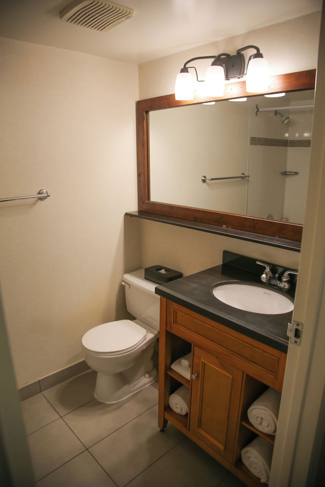 Tantalus Resort Lodge 51/55