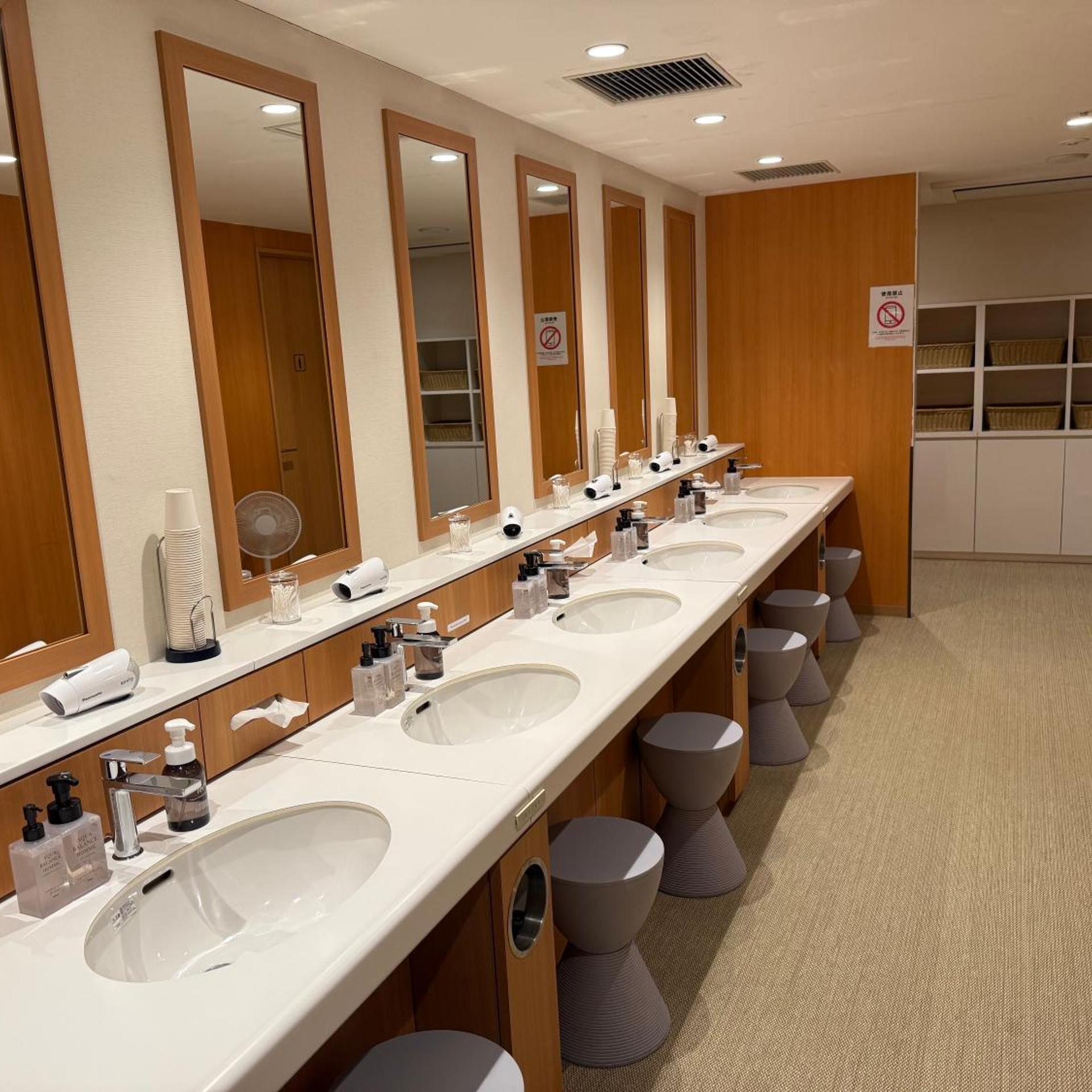 First Cabin Nishi Umeda 64/66