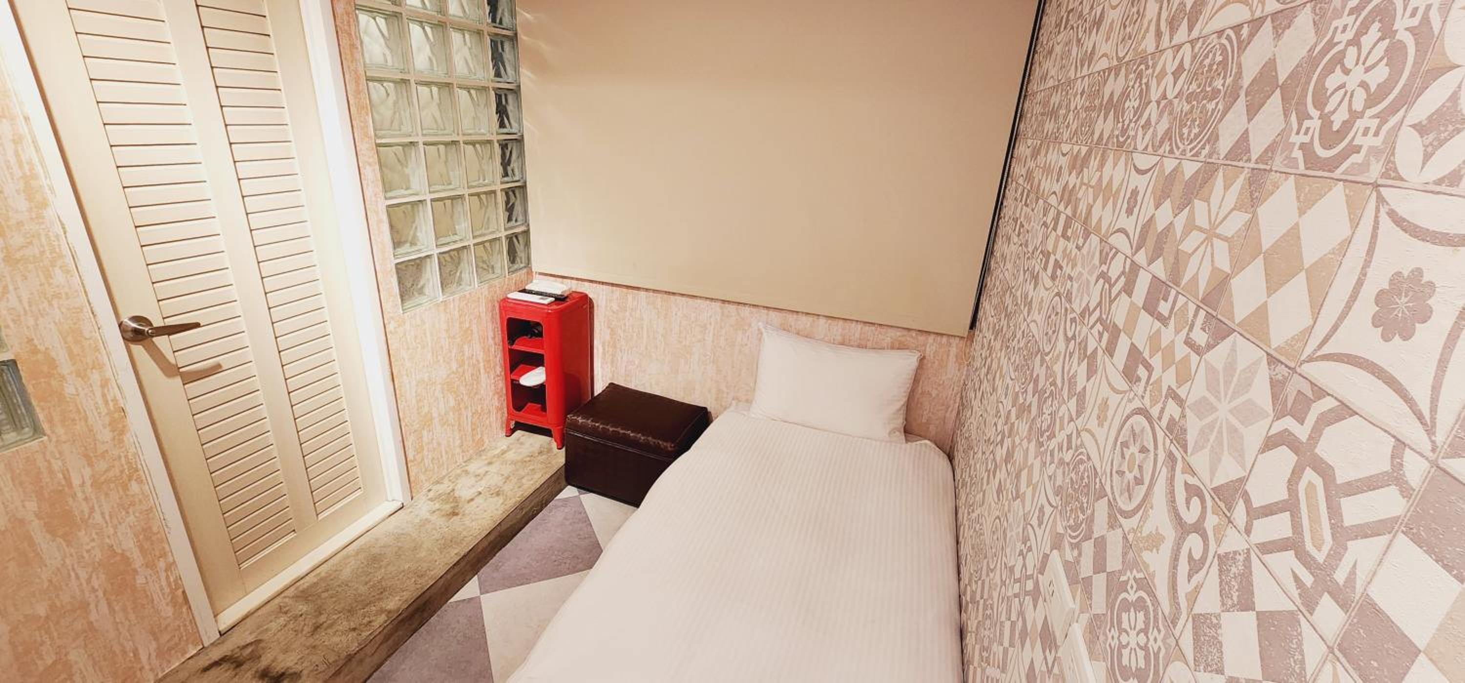 Budget, Single, Single Bed, No Window