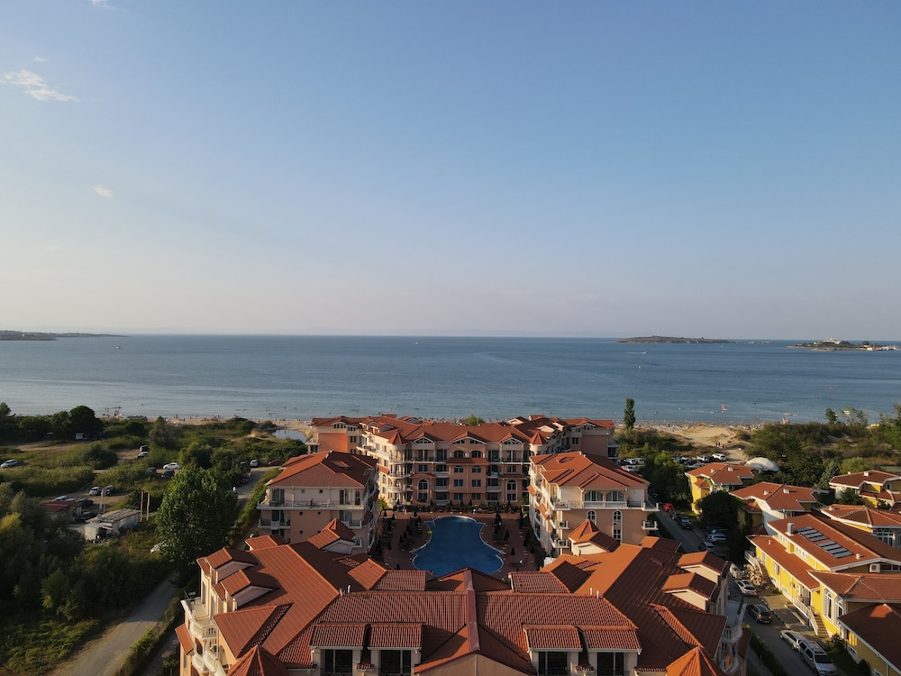 Hacienda Beach Resort 69/70
