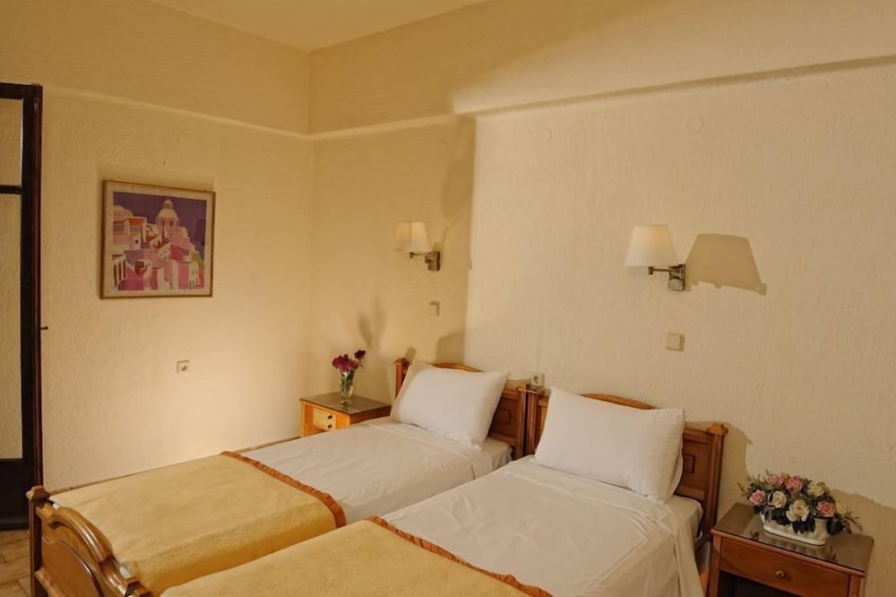DOUBLE ROOM