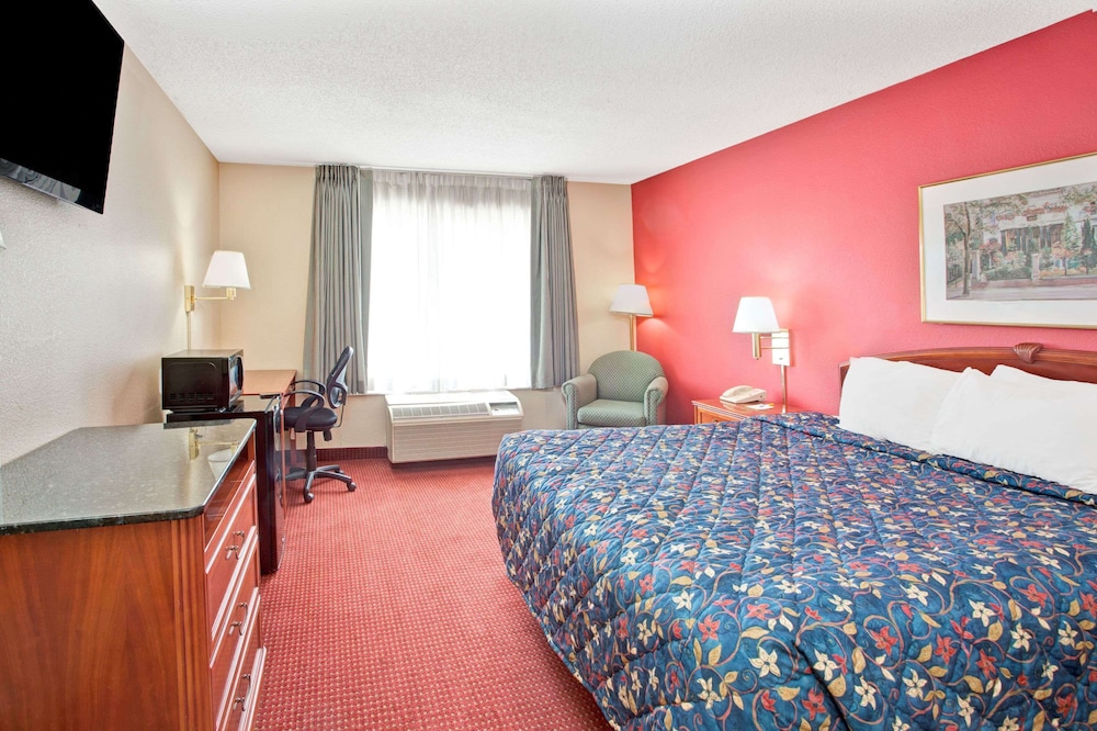 Days Inn By Wyndham Marietta-Atlanta-Delk Road 13/25