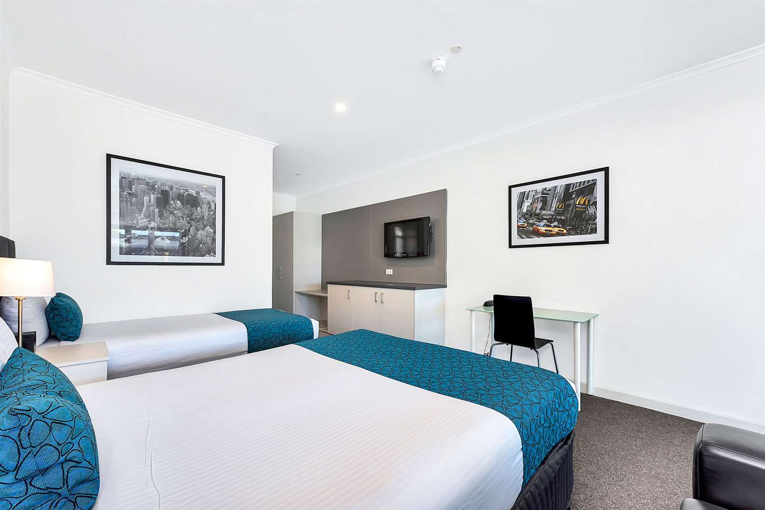 غرفة بسرير كوين وسرير فردي، Comfort Inn And Suites Manhattan 2/3