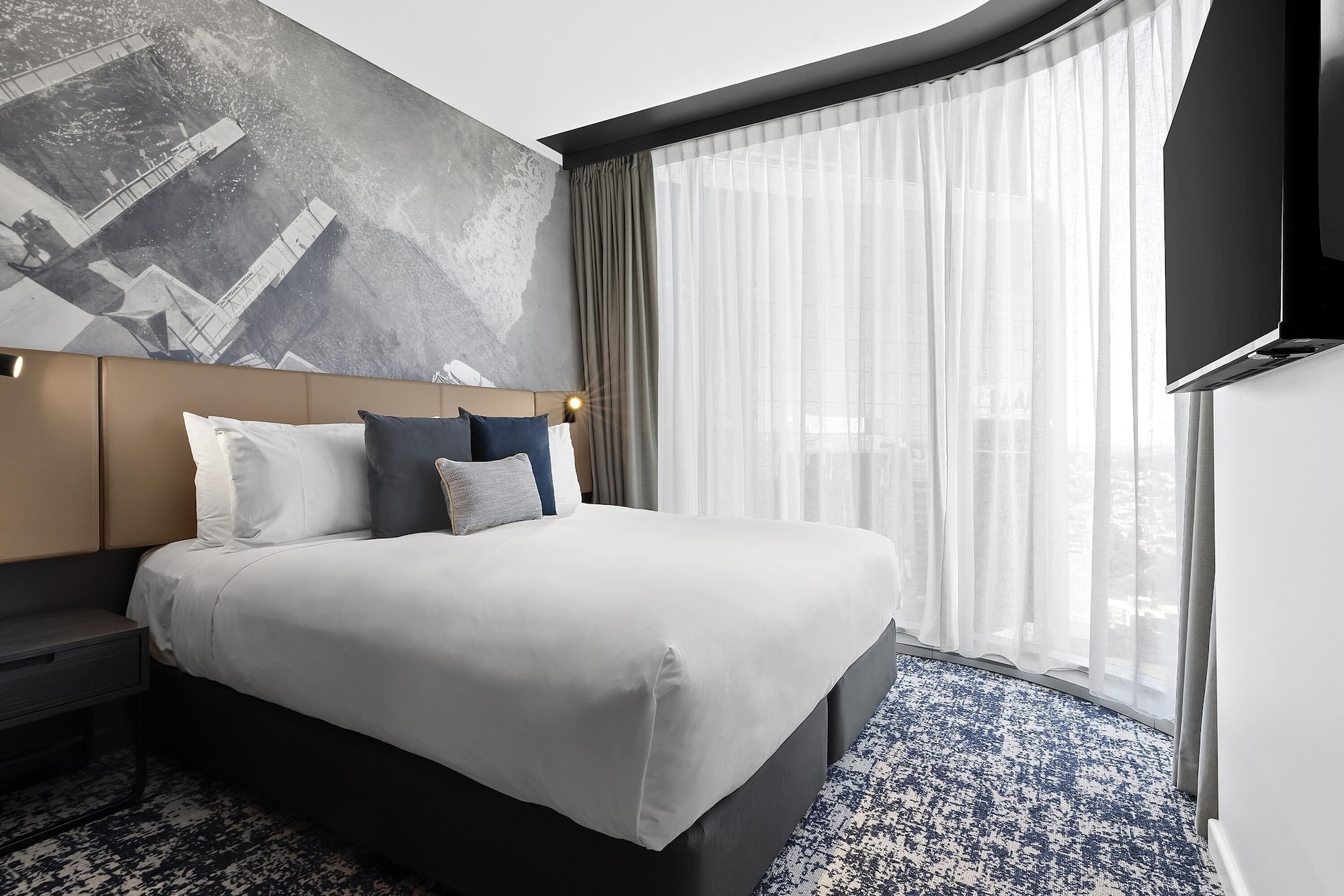 Studio, King Bed