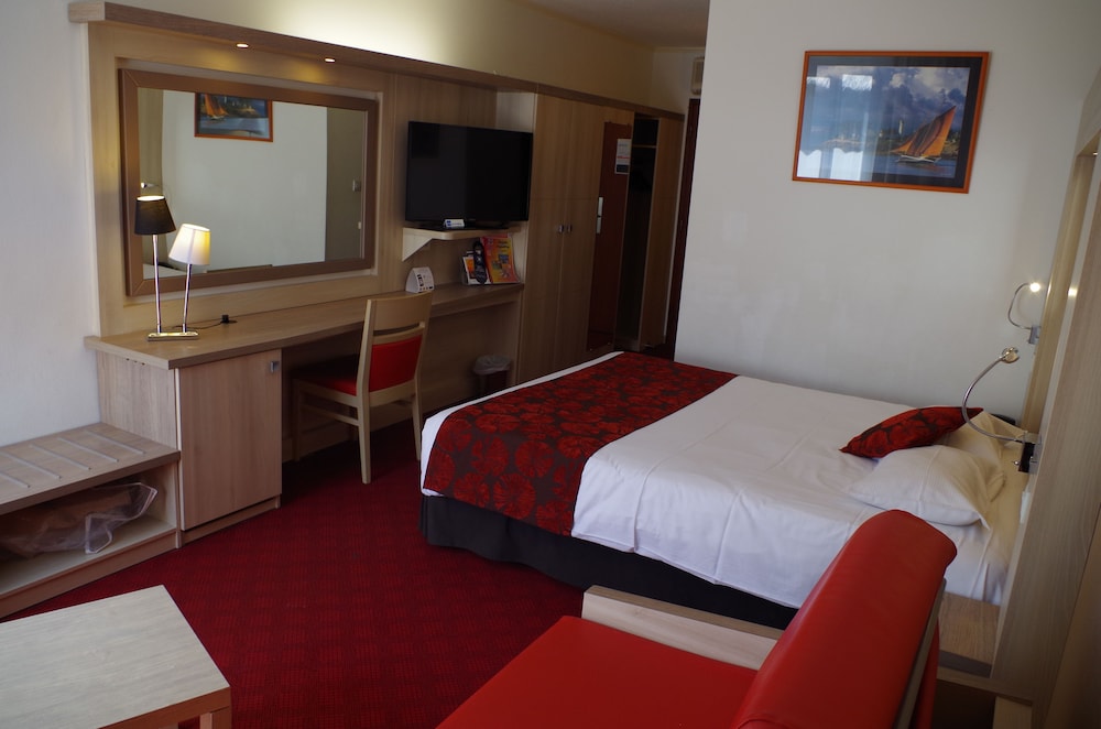 1 Bedroom, Exclusive, Quadruple, Queen Bed, Sofa, The Originals Saint-Nazaire Aquilon 2/4
