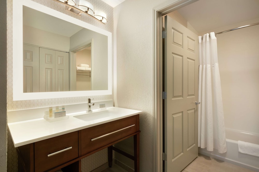 SUITE, QUEEN BED, ACCESSIBLE