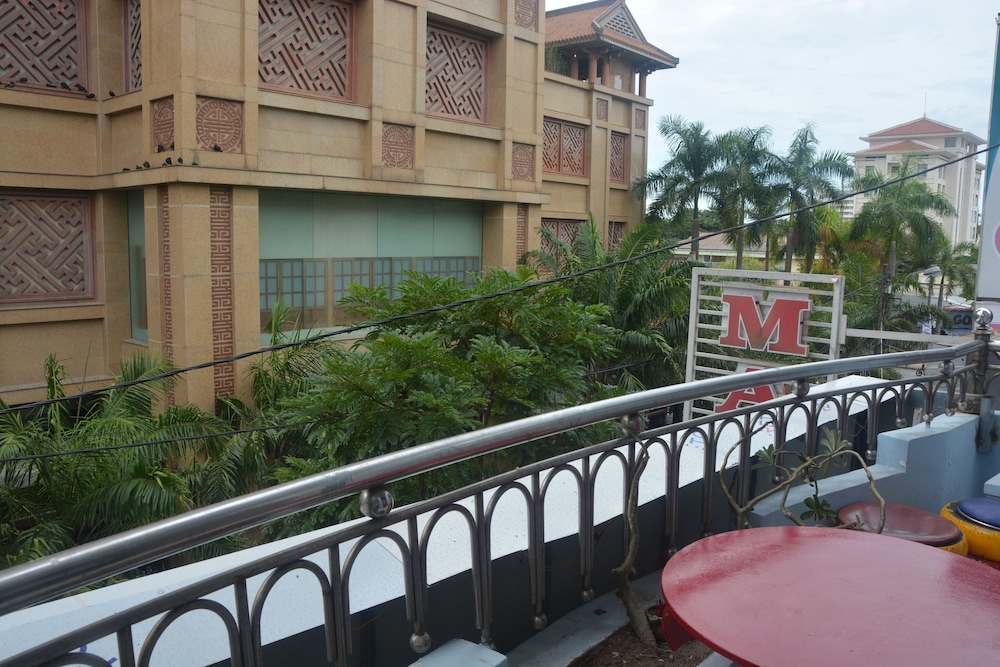 Amy Hostel Hue photo1