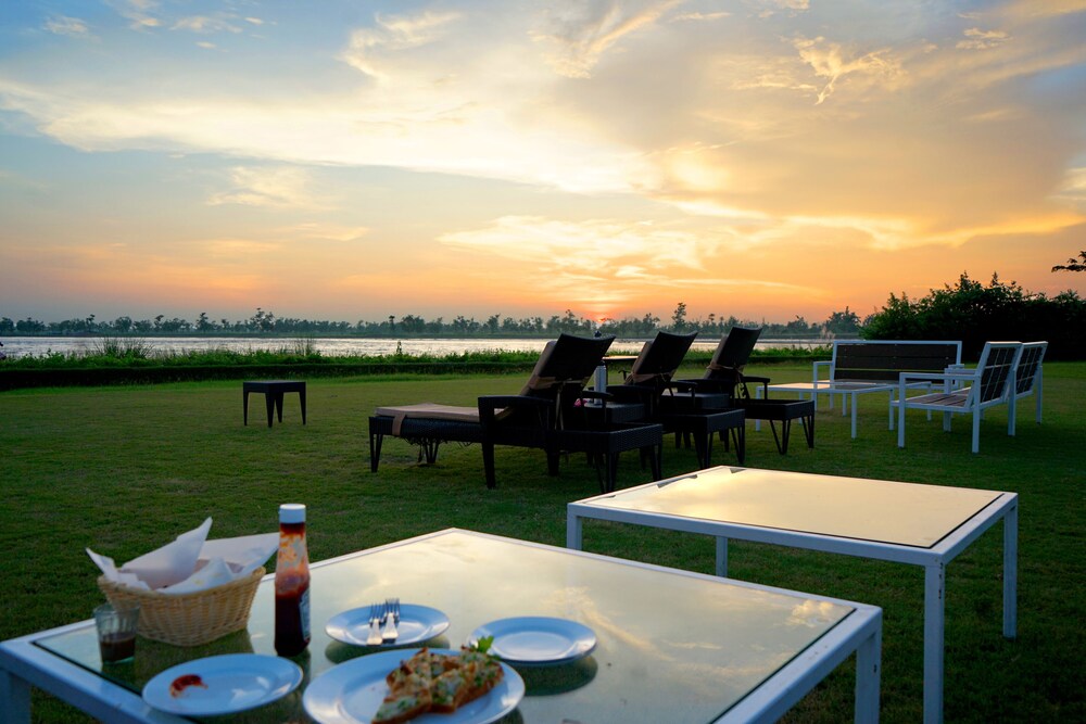 Amatra By the Ganges 33/50