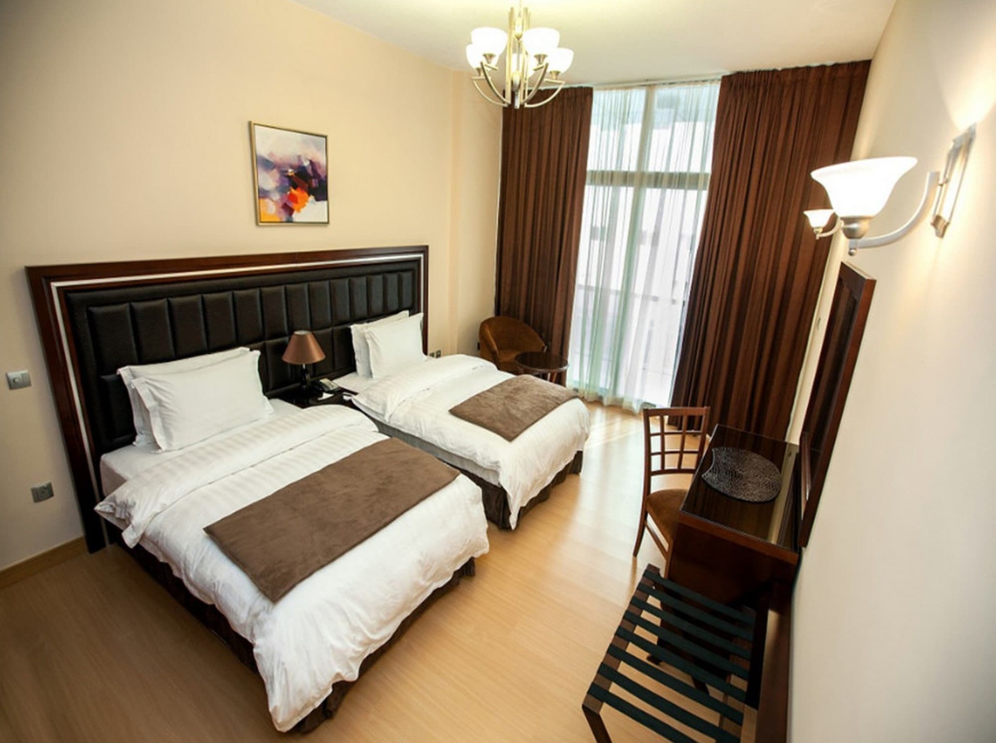 EXECUTIVE STUDIO