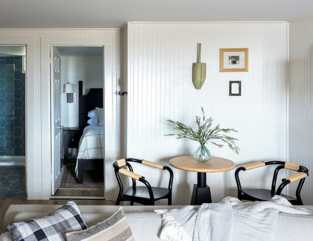 Bluebird Ocean Point Inn 28/47
