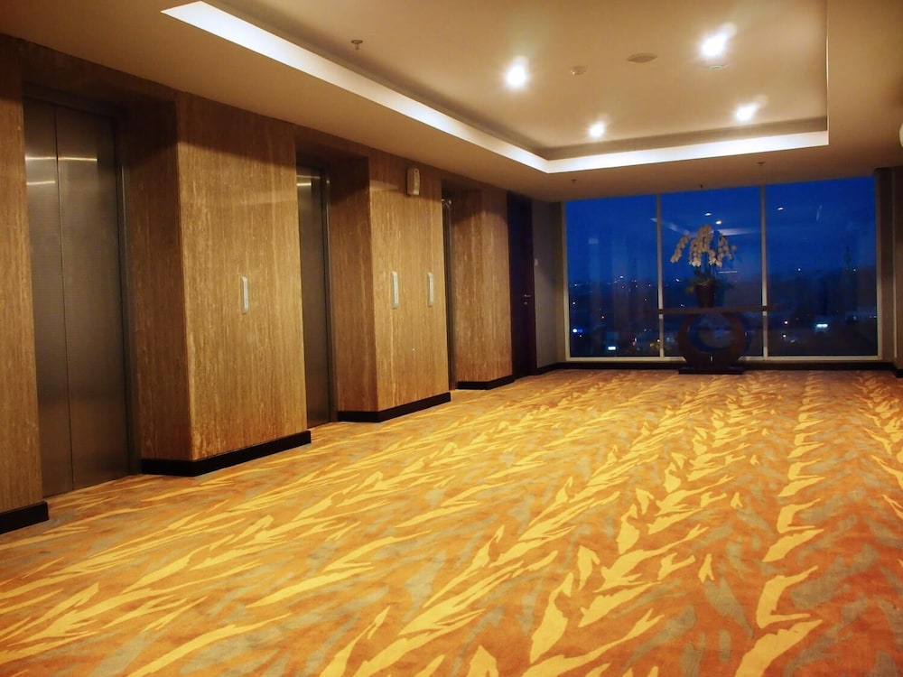 Arch Hotel 27/45