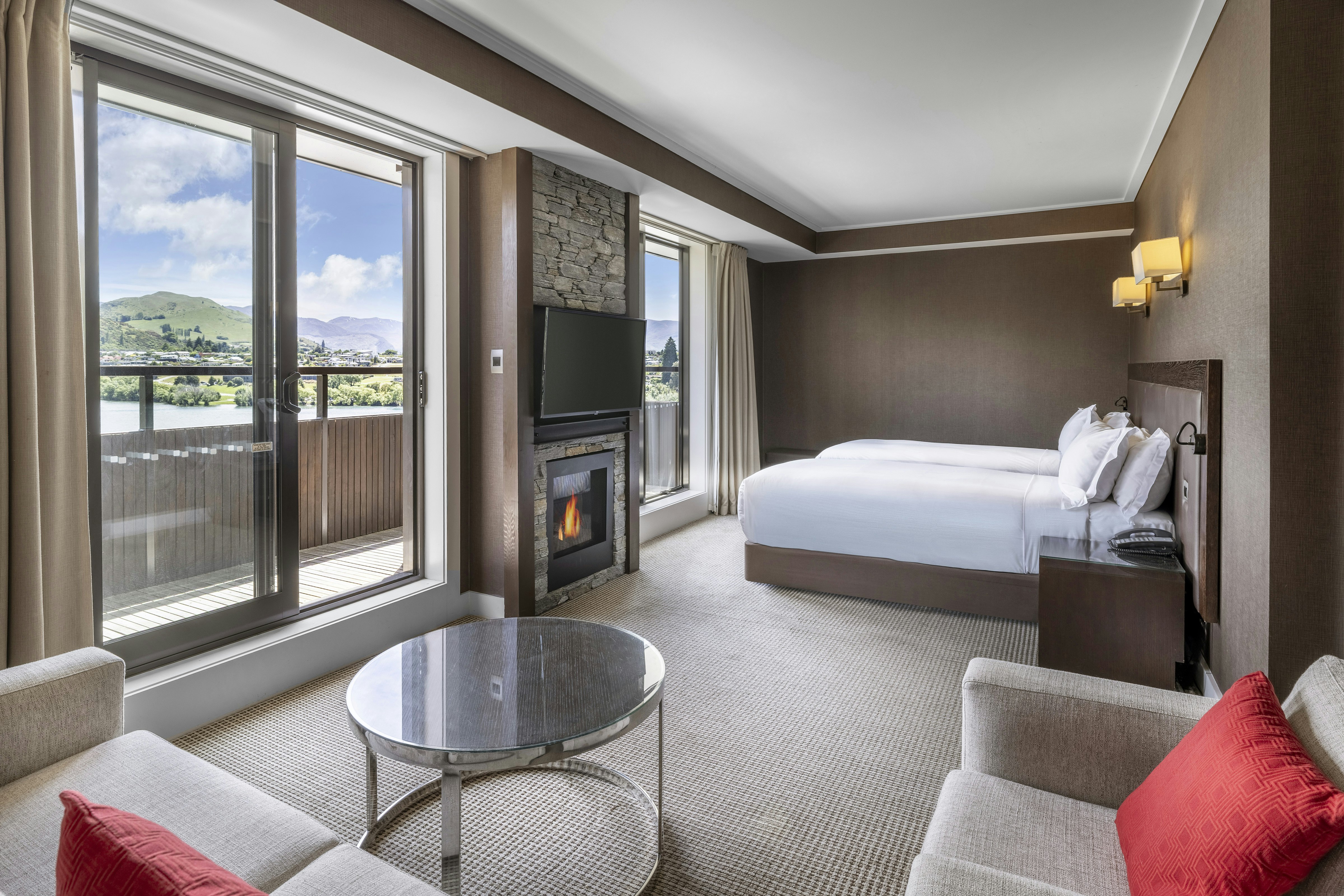 Deluxe, Twin Beds, Lake View