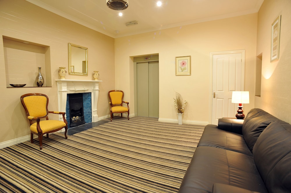 Kings Arms Hotel 34/44