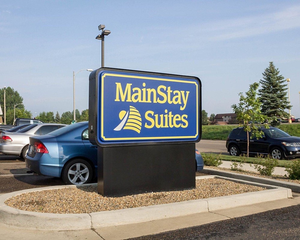 MainStay Suites Bismarck 22/25