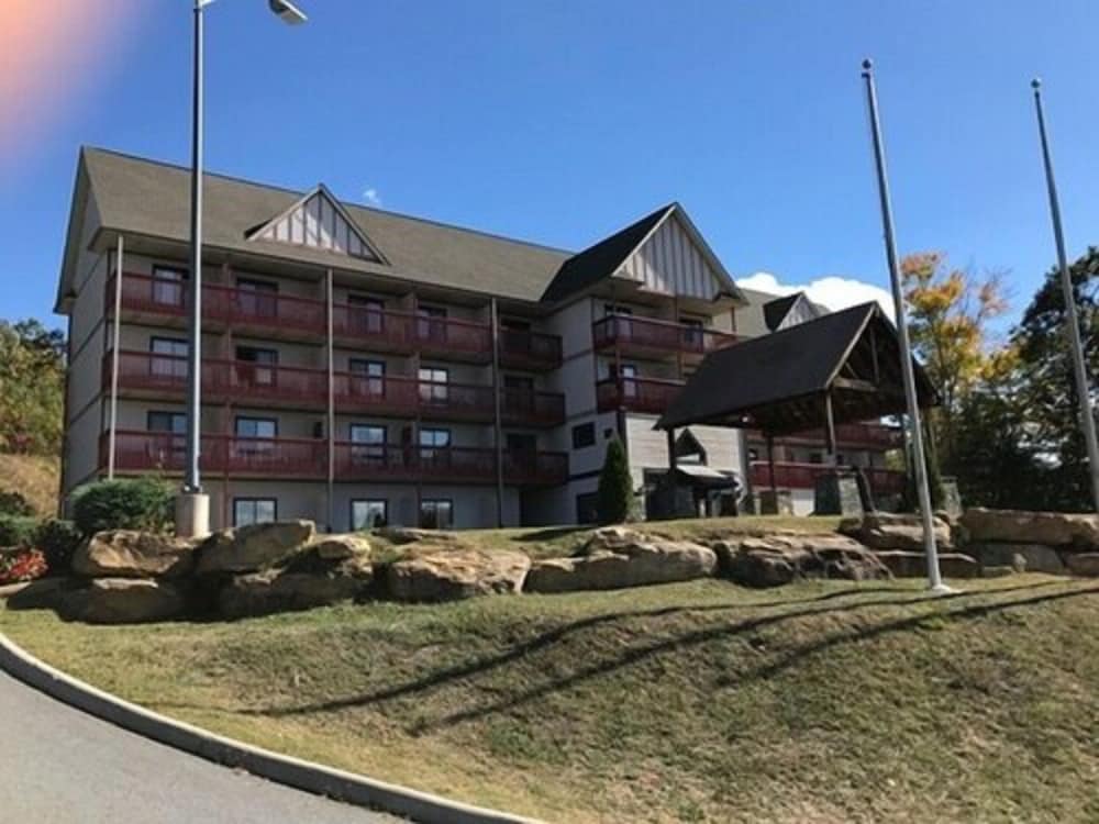 Days Inn by Wyndham Waynesville NC 24/27