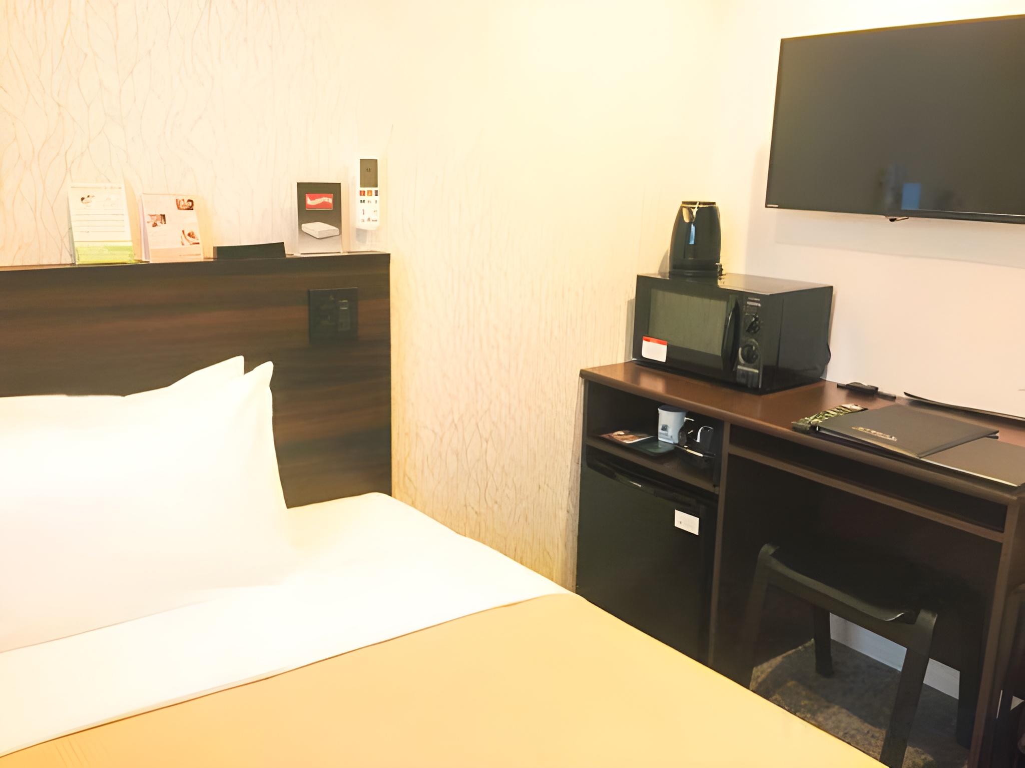 Moderate, Semi Double Bed, Bathtub, Smoking