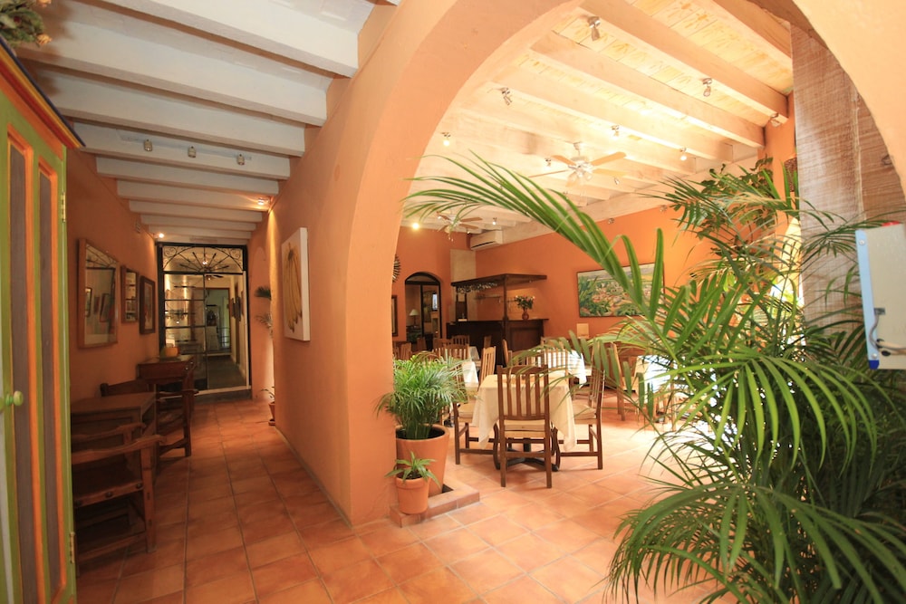 Villa Mirasol Hotel 61/74