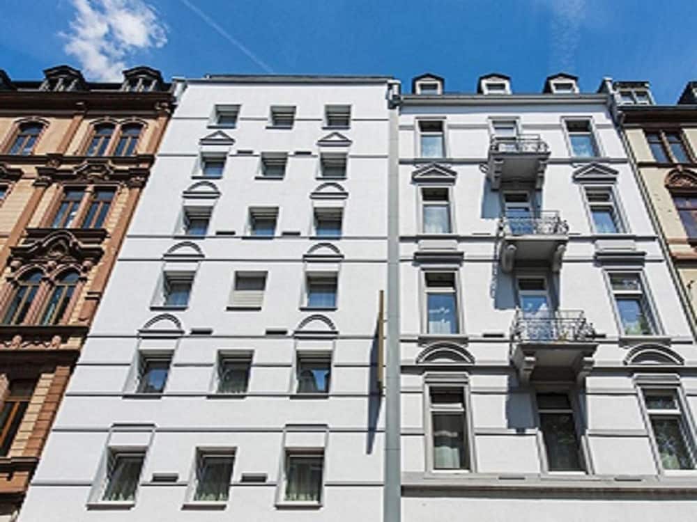 Ambassador Hotel Frankfurt 2/26