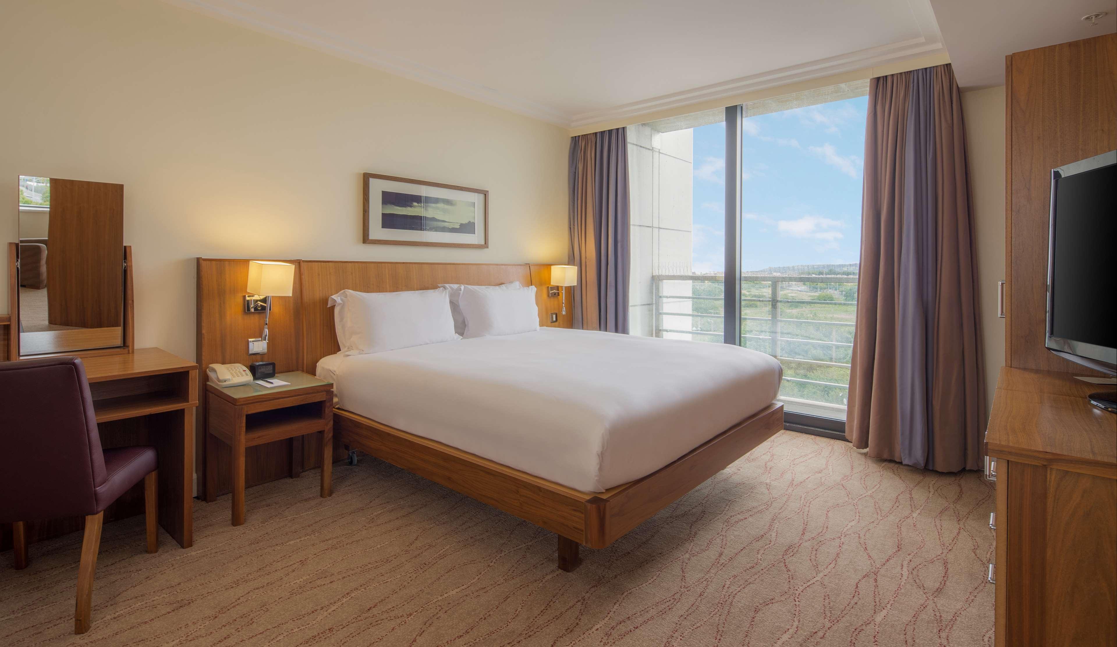 SUITE, KING BED, LIVING AREA